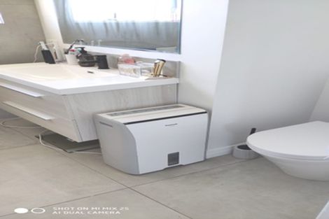 Photo of property in 15 Kelman Road, Kelston, Auckland, 0602