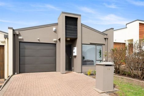 Photo of property in 14 Nagle Place, Golflands, Auckland, 2013