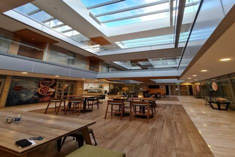 Photo of property in 4/585g Beach Road, Rothesay Bay, Auckland, 0630