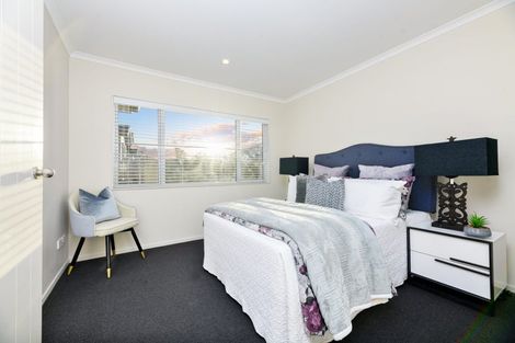 Photo of property in 12 Lockyer Road, Kumeu, 0810