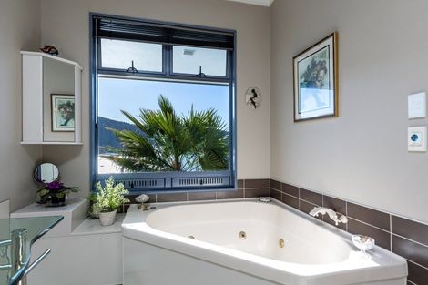 Photo of property in 8 Marina View, Waikawa, Picton, 7281