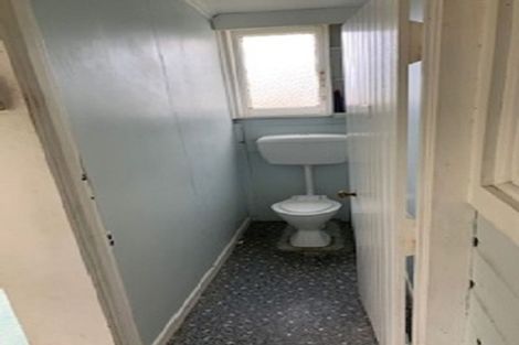 Photo of property in 32 Ngahina Street, Marton, 4710