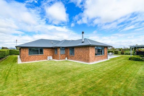 Photo of property in 31 Briarwood Road, Kelvin Grove, Palmerston North, 4470