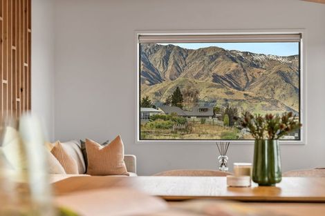 Photo of property in 33 Tomtit Crescent, Lake Hawea, 9382