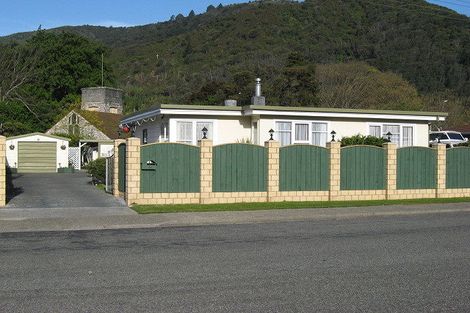 Photo of property in 36 York Street, Picton, 7220