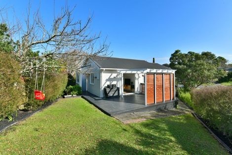 Photo of property in 2/911 Whangaparaoa Road, Manly, Whangaparaoa, 0930