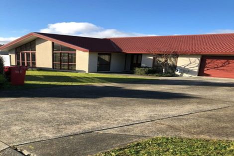 Photo of property in 37 Mcewen Crescent, Riverstone Terraces, Upper Hutt, 5018