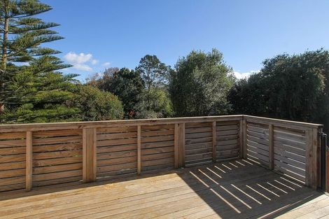 Photo of property in 8 Papa Place, Birkdale, Auckland, 0626