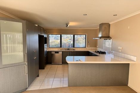 Photo of property in 2 Spring Valley Place, Oteha, Auckland, 0632