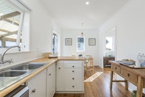 Photo of property in 1/35 Arran Road, Browns Bay, Auckland, 0630