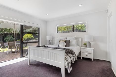 Photo of property in 70 Golfland Drive, Golflands, Auckland, 2013