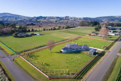 Photo of property in 1 Ashgrove Lane, Ashhurst, Palmerston North, 4470