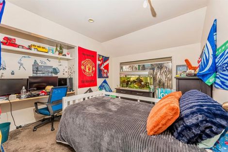 Photo of property in 215 West Harbour Drive, West Harbour, Auckland, 0618