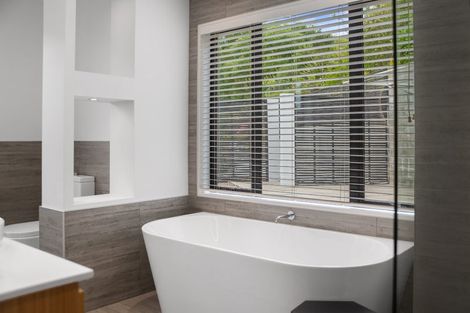 Photo of property in 16 Iles Lane, Cashmere, Christchurch, 8022