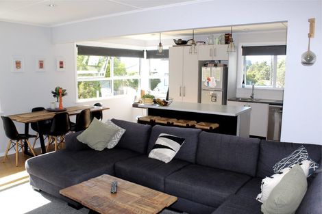 Photo of property in 2 Warren Street, Paparangi, Wellington, 6037