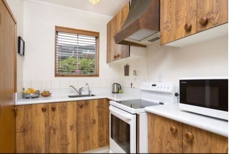 Photo of property in 2/3 Benygloe Place, Highland Park, Auckland, 2010