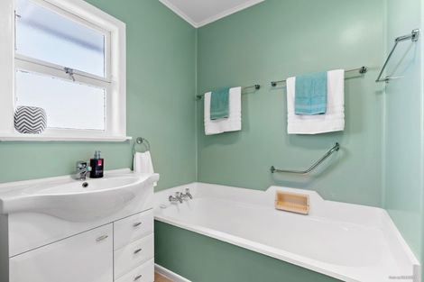 Photo of property in 51 Ramillies Place, Glenfield, Auckland, 0629