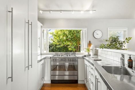 Photo of property in 2/68 Norwood Road, Bayswater, Auckland, 0622
