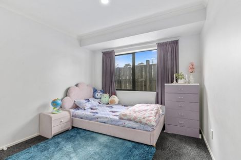 Photo of property in 52 Miles Crescent, Newlands, Wellington, 6037