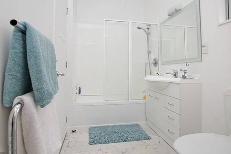 Photo of property in 7/138 Queens Drive, Lyall Bay, Wellington, 6022