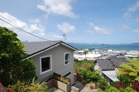 Photo of property in 36 Rakeiora Grove, Korokoro, Lower Hutt, 5012