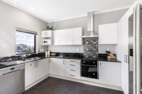 Photo of property in 41 Becker Drive, Weymouth, Auckland, 2103