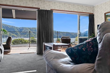 Photo of property in 374a Waikawa Road, Waikawa, Picton, 7220