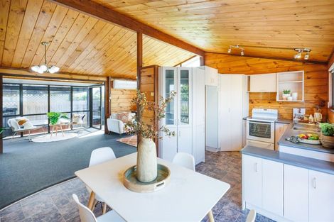 Photo of property in 11 Waltham Court, Cloverlea, Palmerston North, 4412