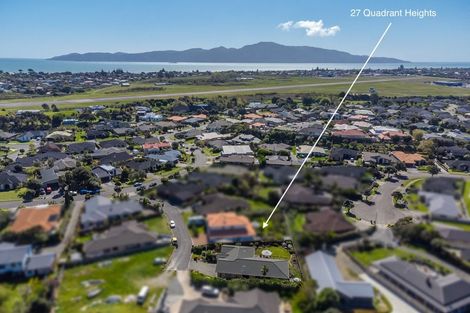 Photo of property in 27 Quadrant Heights, Paraparaumu, 5032