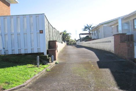 Photo of property in 2 Wakeling Avenue, Te Atatu South, Auckland, 0610