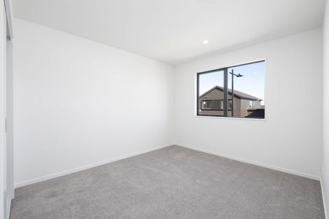 Photo of property in 37 Taipahitini Road, Rosehill, 2113