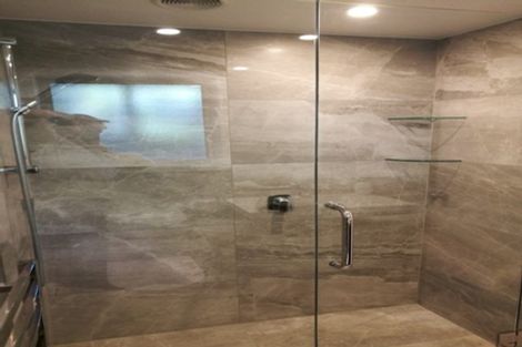 Photo of property in 2/598 Beach Road, Rothesay Bay, Auckland, 0630