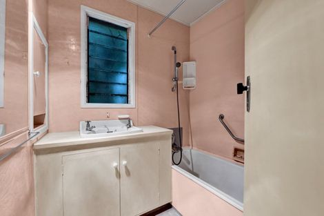 Photo of property in 10 Lorna Street, Lynmouth, New Plymouth, 4310