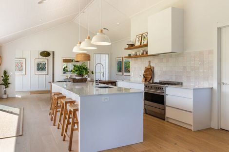 Photo of property in 5 Lens Way, Acacia Bay, Taupo, 3385