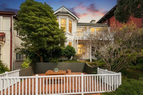 Photo of property in 16 Talavera Terrace, Kelburn, Wellington, 6012