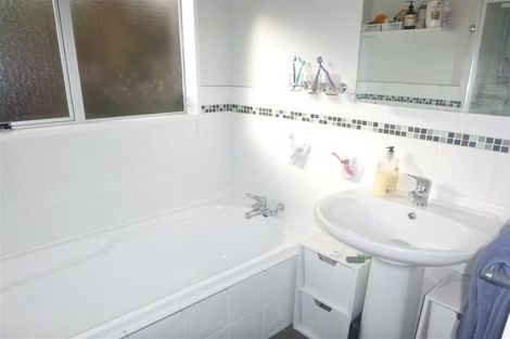 Photo of property in 2 Martin Grove, Normandale, Lower Hutt, 5010