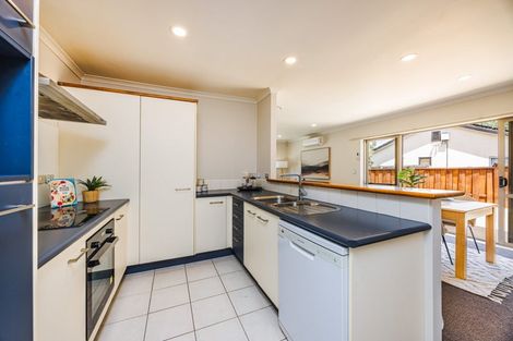 Photo of property in 98 Riverton Drive, Randwick Park, Auckland, 2105