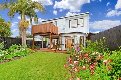 Photo of property in 1/52 Rambler Crescent, Beach Haven, Auckland, 0626