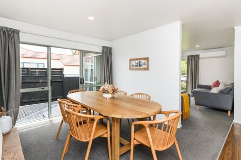 Photo of property in 42 Dalfield Place, Highbury, Palmerston North, 4412