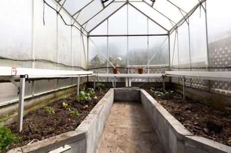 Photo of property in 8a Spencer Place, Merrilands, New Plymouth, 4312