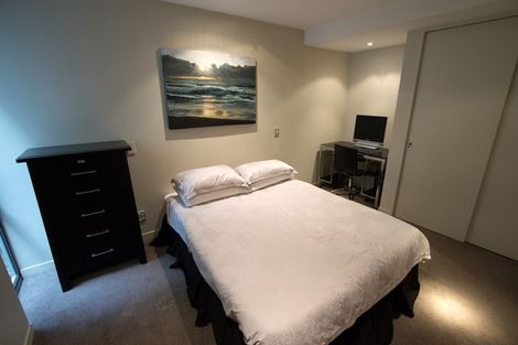 Photo of property in Dune, 2a/138 Oriental Parade, Oriental Bay, Wellington, 6011