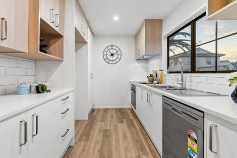 Photo of property in 28 Mcquarrie Avenue, Wattle Downs, Auckland, 2103