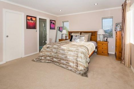 Photo of property in 29a Peach Road, Glenfield, Auckland, 0629