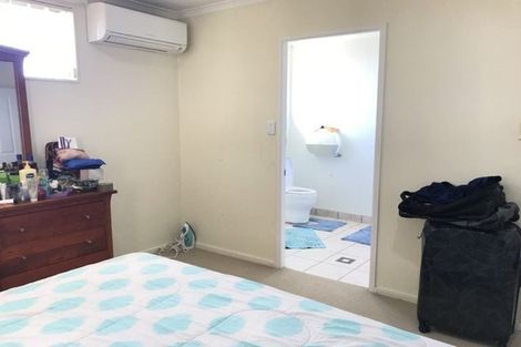 Photo of property in 48 Castlefinn Drive, Weymouth, Auckland, 2103