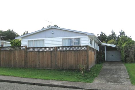 Photo of property in 62 Somes Crescent, Newlands, Wellington, 6037