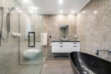 Photo of property in 52 Onerahi Road, Onerahi, Whangarei, 0110