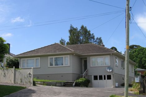 Photo of property in 2-3/7 Cradock Street, Avondale, Auckland, 1026