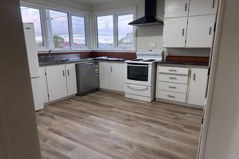 Photo of property in 24 Severn Street, Island Bay, Wellington, 6023