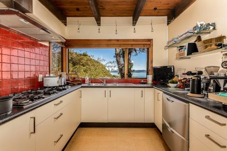Photo of property in 11a Taumaru Avenue, Lowry Bay, Lower Hutt, 5013