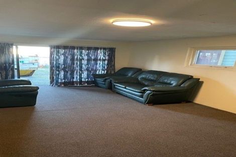 Photo of property in 39 Cotswold Crescent, Newlands, Wellington, 6037